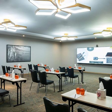 Radisson Blu Hotel Riyadh Convention And Exhibition Center Luaran gambar Meeting room