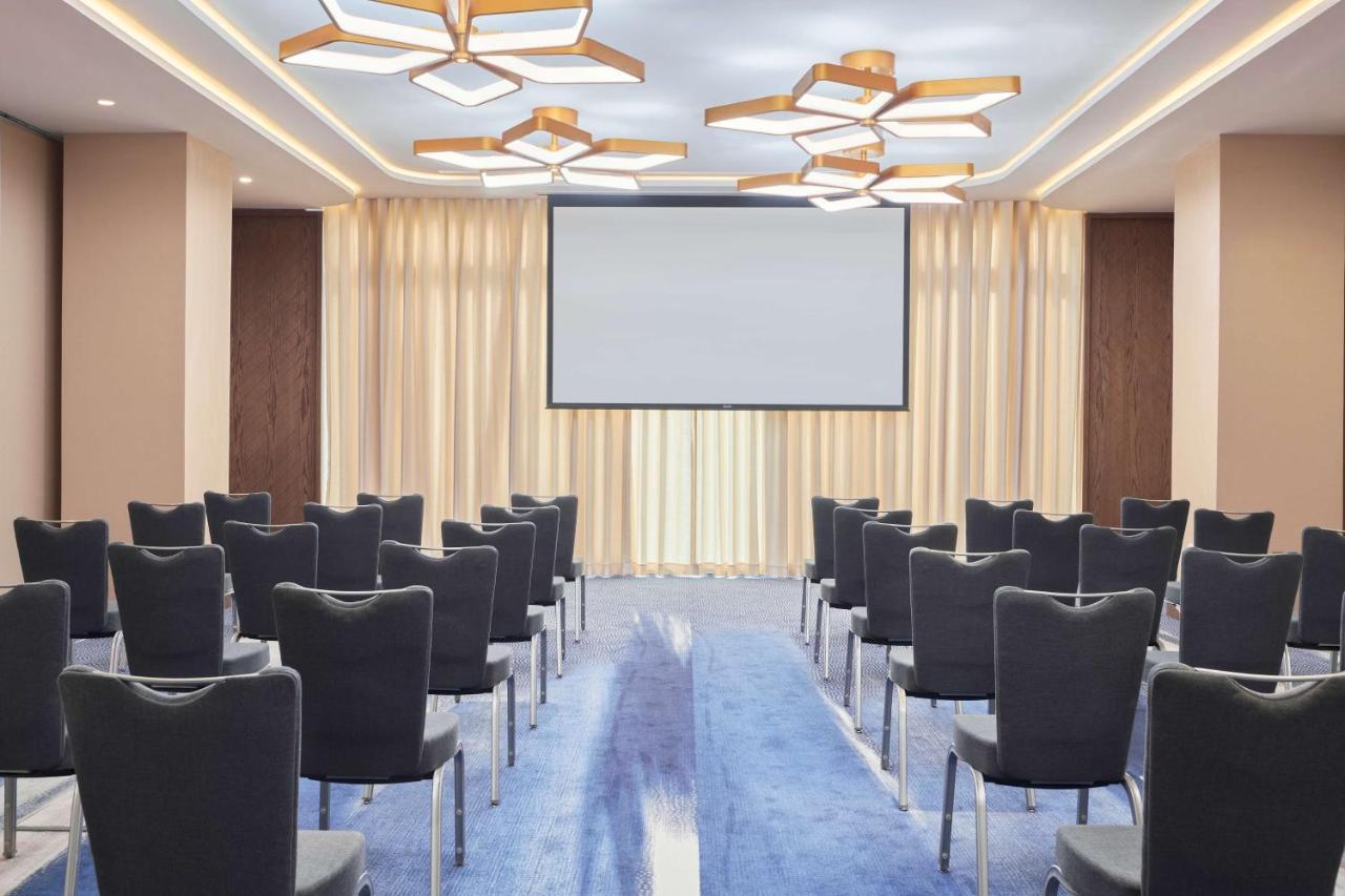 Radisson Blu Hotel Riyadh Convention And Exhibition Center Luaran gambar Meeting room