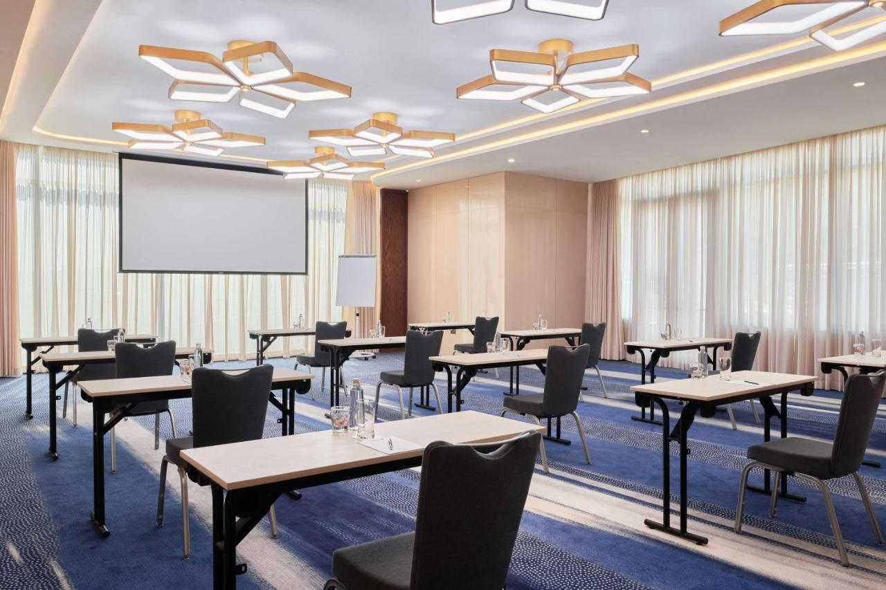 Radisson Blu Hotel Riyadh Convention And Exhibition Center Luaran gambar Meeting room