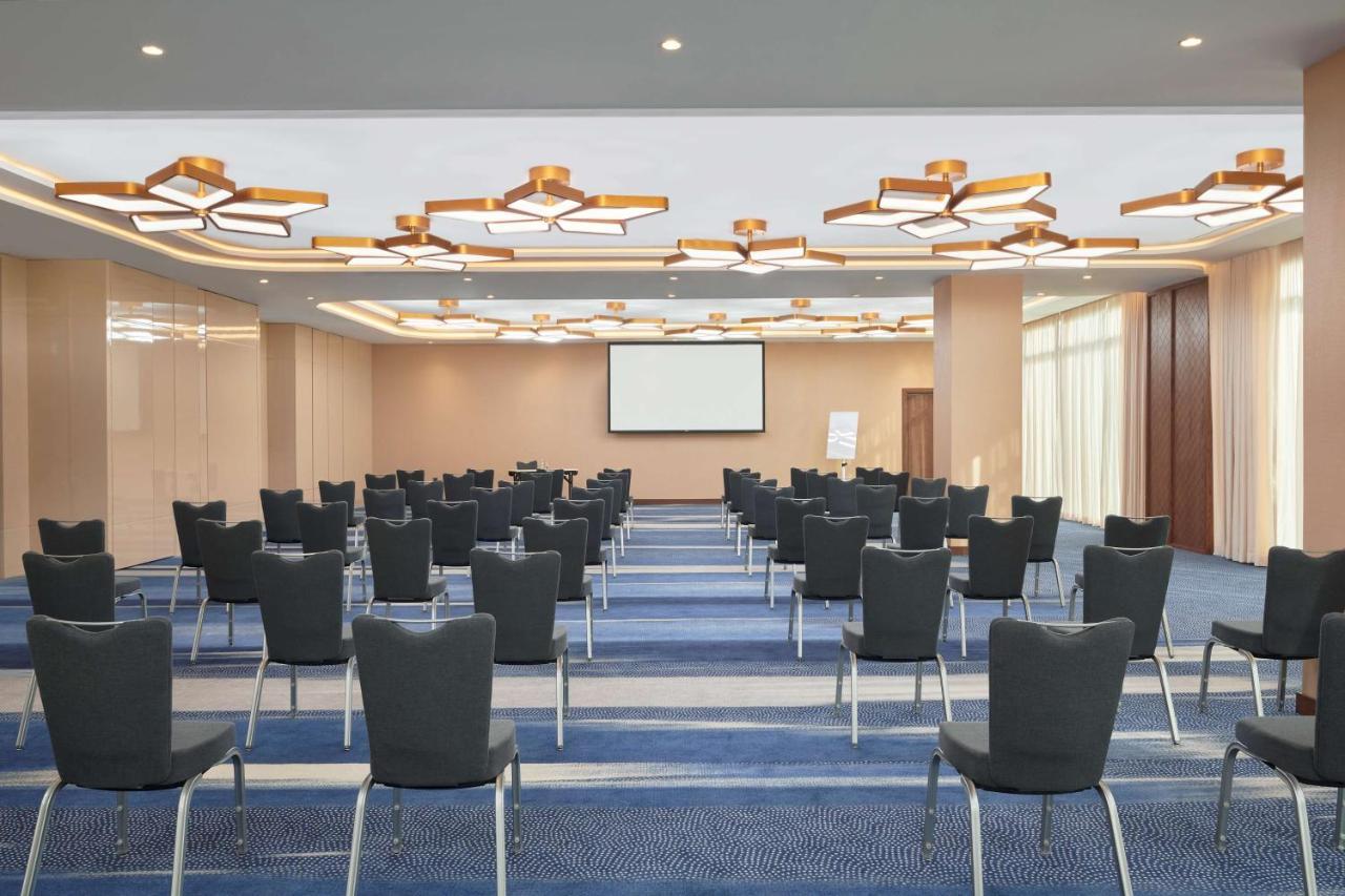 Radisson Blu Hotel Riyadh Convention And Exhibition Center Luaran gambar Meeting room
