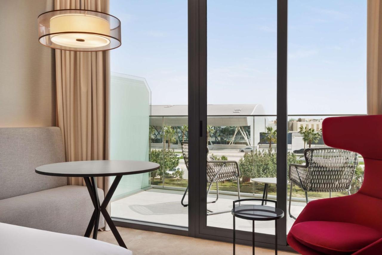 Radisson Blu Hotel Riyadh Convention And Exhibition Center Luaran gambar A room at the hotel