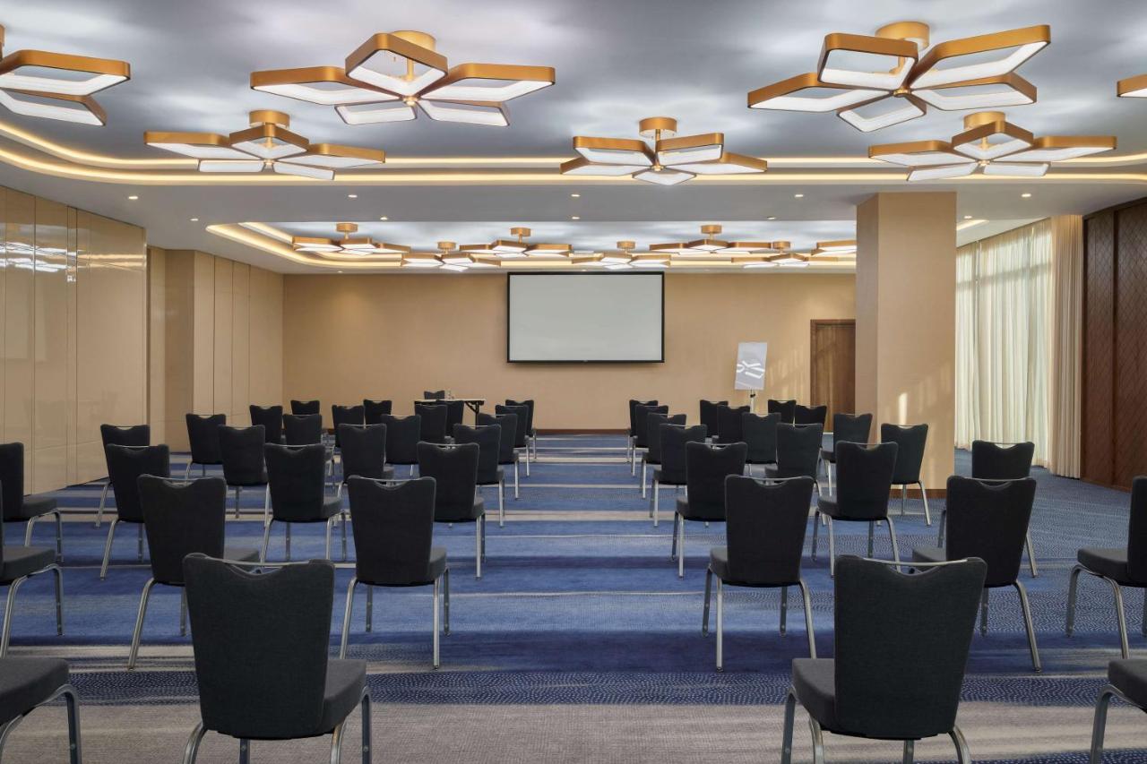 Radisson Blu Hotel Riyadh Convention And Exhibition Center Luaran gambar Meeting room