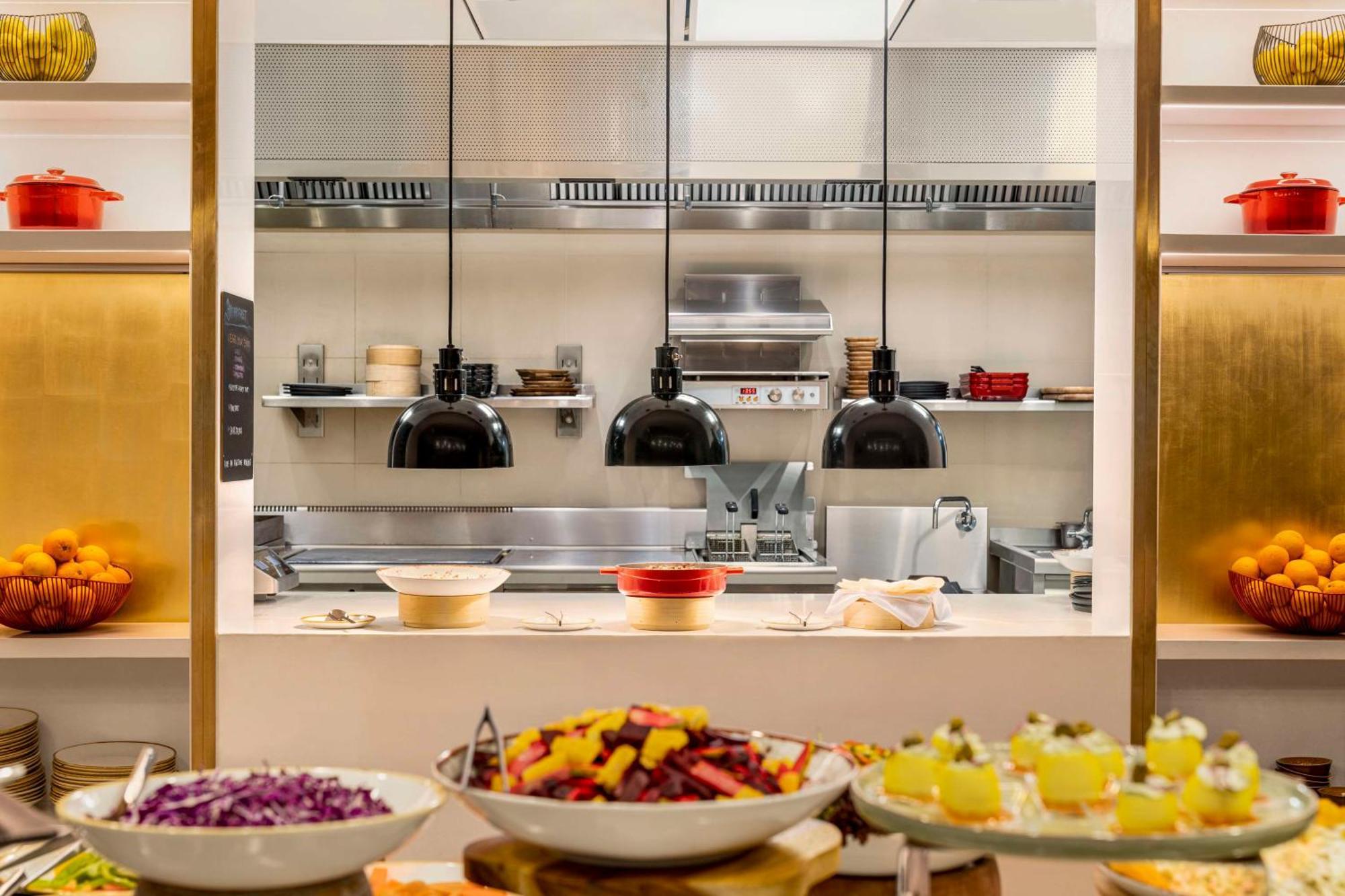 Radisson Blu Hotel Riyadh Convention And Exhibition Center Luaran gambar The kitchen at the restaurant