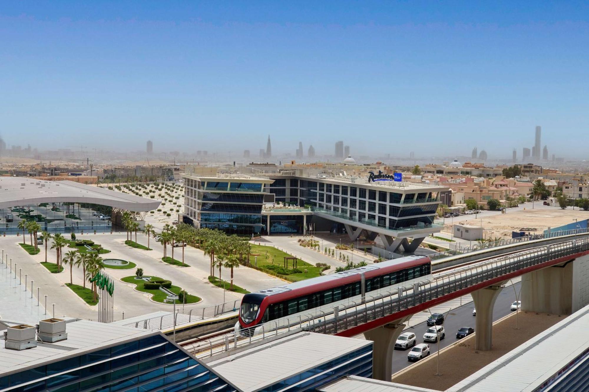 Radisson Blu Hotel Riyadh Convention And Exhibition Center Luaran gambar Al Suhail Metro Station