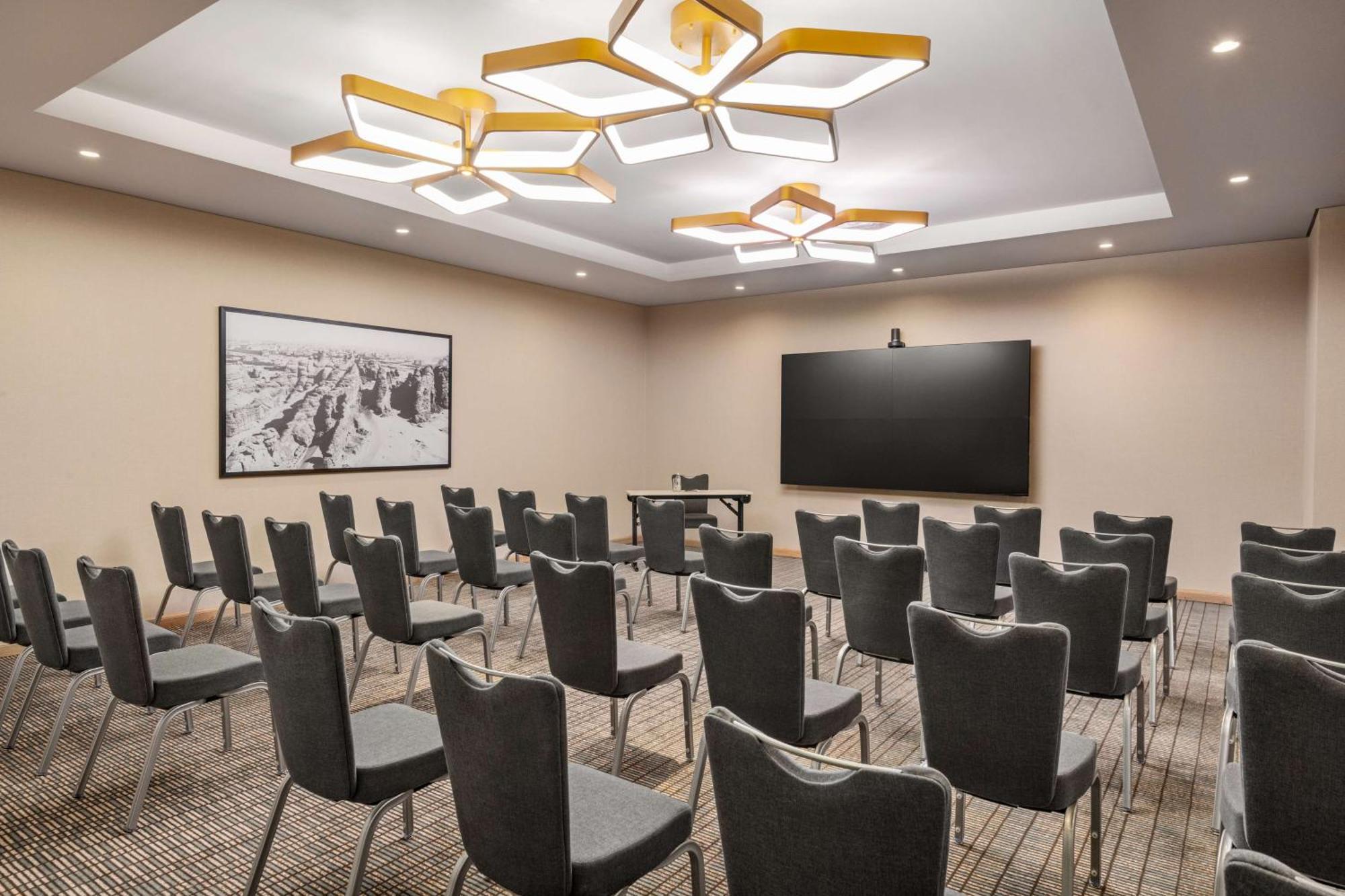 Radisson Blu Hotel Riyadh Convention And Exhibition Center Luaran gambar Meeting room