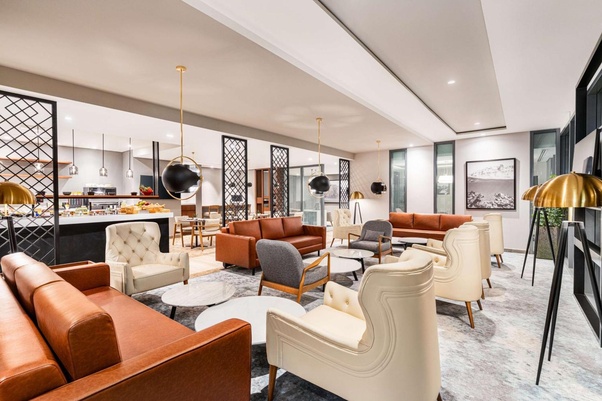 Radisson Blu Hotel Riyadh Convention And Exhibition Center Luaran gambar The lounge at the airport
