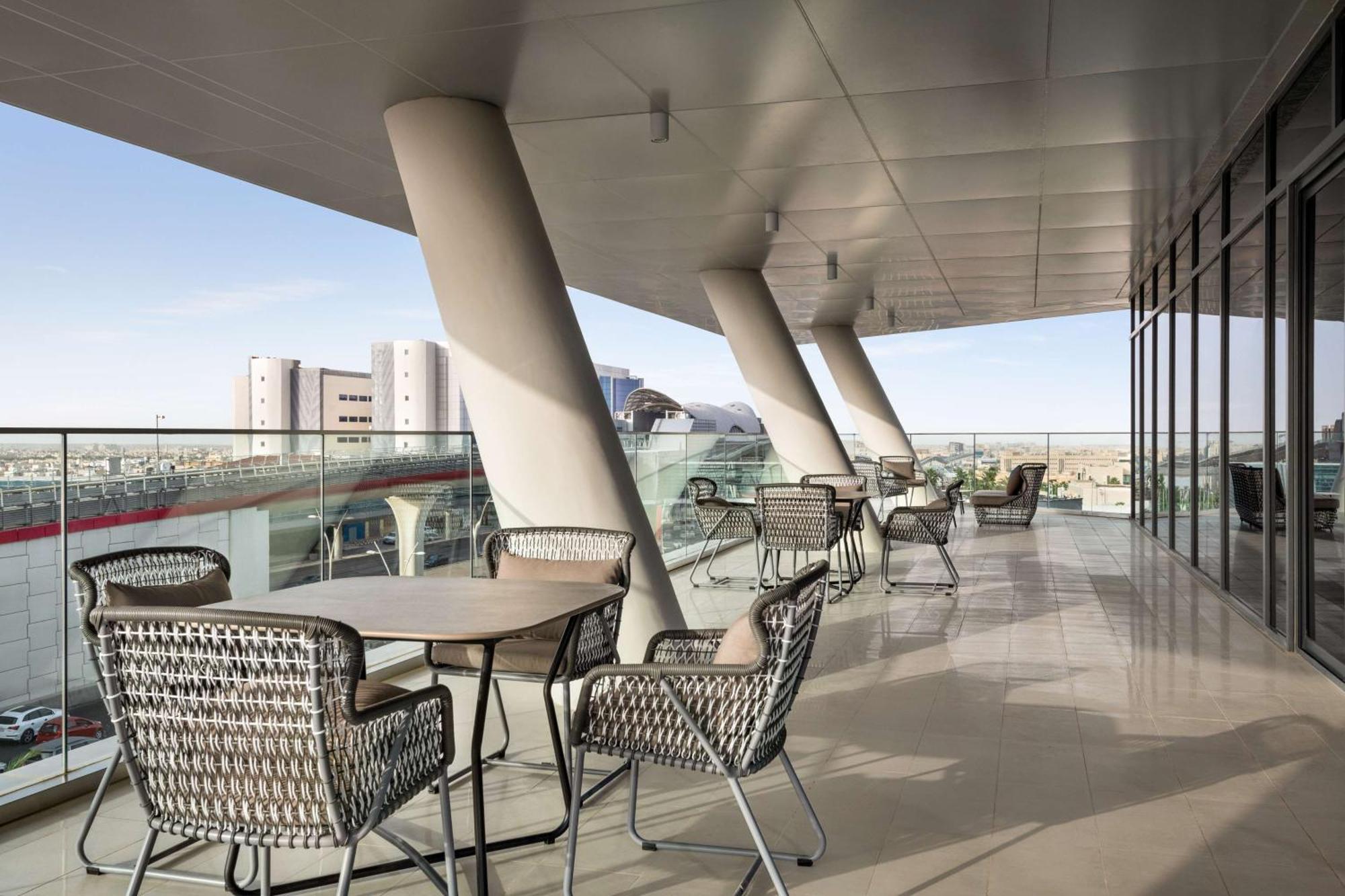 Radisson Blu Hotel Riyadh Convention And Exhibition Center Luaran gambar The Sky Bar