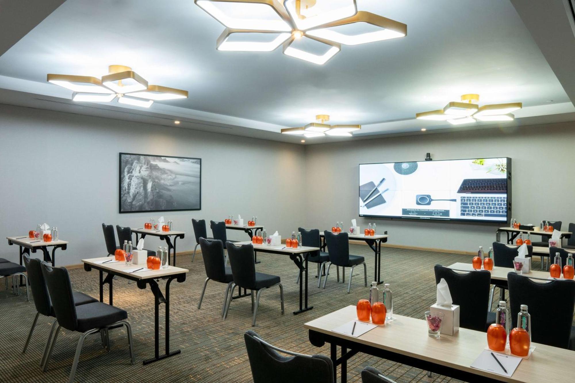 Radisson Blu Hotel Riyadh Convention And Exhibition Center Luaran gambar Meeting room
