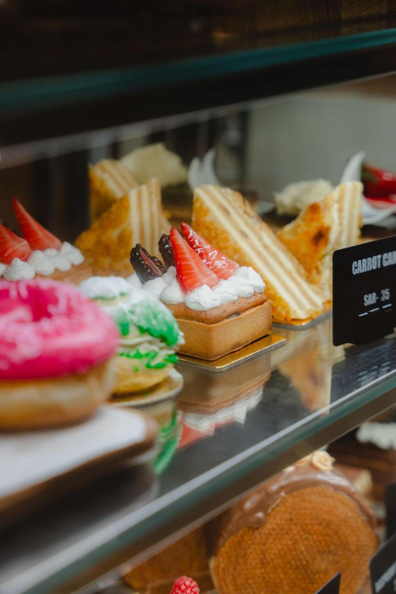 Radisson Blu Hotel Riyadh Convention And Exhibition Center Luaran gambar A display of pastries at a bakery in Singapore